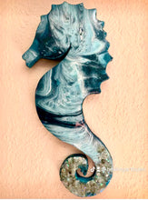 Load image into Gallery viewer, Plain wood Seahorse for Painting