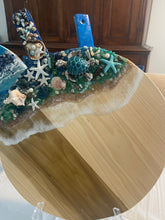 Load image into Gallery viewer, Turtle resin cheeseboard class Oct 26