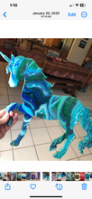 Load image into Gallery viewer, Acrylic pour class for Unicorn shape