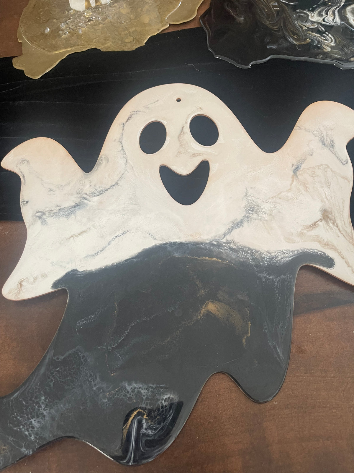 Resin ghost