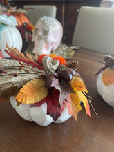 Load image into Gallery viewer, Wooden pumpkin set