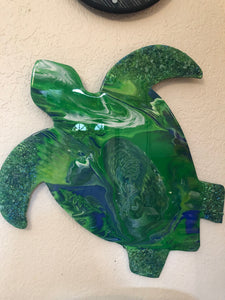 Acrylic pour class for Turtle