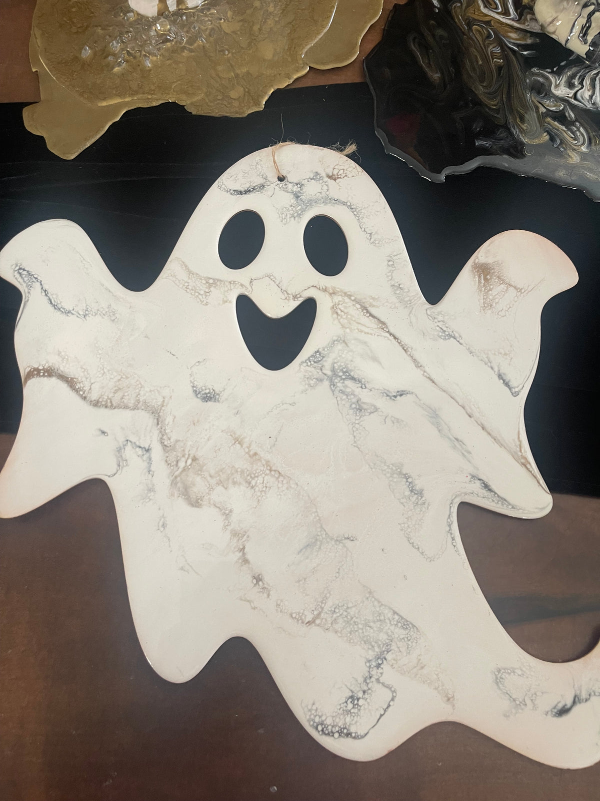 Resin ghost