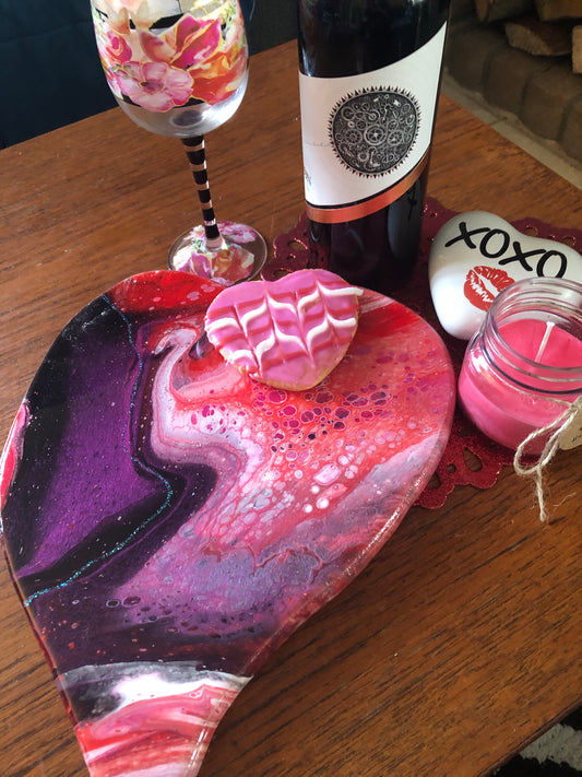 Wood heart cheeseboard